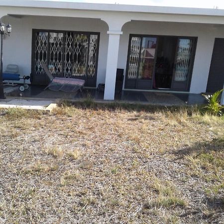 Ejc Vila Flic-en-Flacq Exterior foto